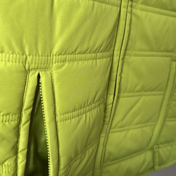 SJB ACTIVE BY ST. JOHN’S BAY BRIGHT SPRING GREEN PUFFER VEST SIZE LARGE - Picture 3 of 6
